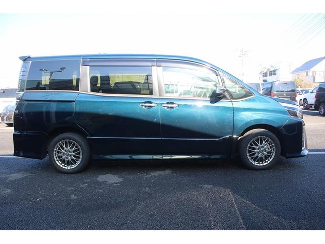 ヴォクシー ハイブリッドＺＳ　煌ＩＩＩ　後期型　禁煙車　純正８インチナビ　フルセグＴＶ　バックカメラ　両側電動スライドドア　ＬＥＤヘッドライト　ＥＴＣ２．０　シートヒーター　クリアランスソナー　純正１６インチアルミホイール　オートクルコン（15枚目）