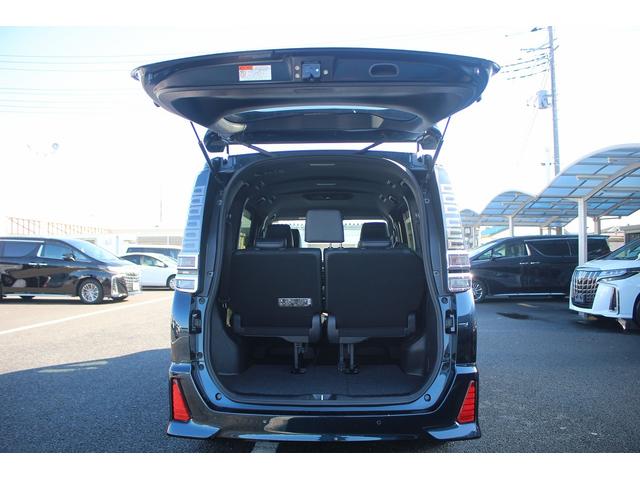 ヴォクシー ハイブリッドＺＳ　煌ＩＩＩ　後期型　禁煙車　純正８インチナビ　フルセグＴＶ　バックカメラ　両側電動スライドドア　ＬＥＤヘッドライト　ＥＴＣ２．０　シートヒーター　クリアランスソナー　純正１６インチアルミホイール　オートクルコン（69枚目）