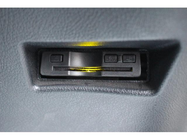 シエンタ Ｇ　クエロ　禁煙車　モデリスタエアロ　９インチナビ　フルセグＴＶ　全周囲カメラ　ＬＥＤヘッドライト　クリアランスソナー　ＥＴＣ　スマートキー　ウォークスルー　衝突被害軽減システム　両側電動スライドドア（5枚目）