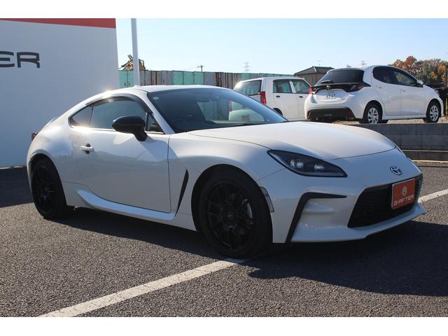 ＧＲ８６ ＳＺ　禁煙車　６ＭＴ　純正９インチナビ　フルセグＴＶ　バックカメラ　ＥＮＫＥＩ１８インチアルミホイール　ＬＥＤヘッドライト　ＥＴＣ　クルーズコントロール　Ｂｌｕｅｔｏｏｔｈ接続　スマートキー（7枚目）