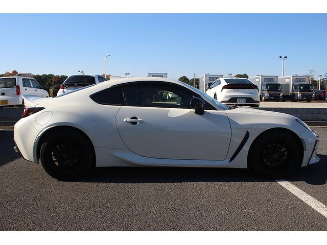 ＧＲ８６ ＳＺ　禁煙車　６ＭＴ　純正９インチナビ　フルセグＴＶ　バックカメラ　ＥＮＫＥＩ１８インチアルミホイール　ＬＥＤヘッドライト　ＥＴＣ　クルーズコントロール　Ｂｌｕｅｔｏｏｔｈ接続　スマートキー（14枚目）