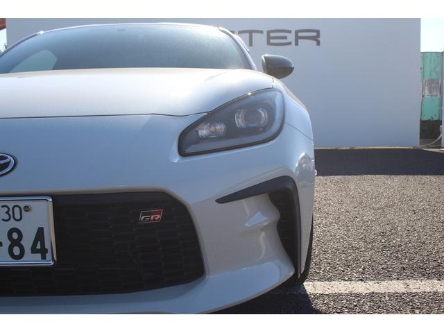 ＧＲ８６ ＳＺ　禁煙車　６ＭＴ　純正９インチナビ　フルセグＴＶ　バックカメラ　ＥＮＫＥＩ１８インチアルミホイール　ＬＥＤヘッドライト　ＥＴＣ　クルーズコントロール　Ｂｌｕｅｔｏｏｔｈ接続　スマートキー（23枚目）