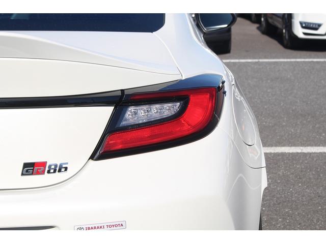 ＧＲ８６ ＳＺ　禁煙車　６ＭＴ　純正９インチナビ　フルセグＴＶ　バックカメラ　ＥＮＫＥＩ１８インチアルミホイール　ＬＥＤヘッドライト　ＥＴＣ　クルーズコントロール　Ｂｌｕｅｔｏｏｔｈ接続　スマートキー（26枚目）