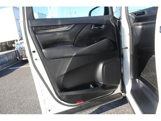 アルファードハイブリッド Ｓ　タイプゴールドＩＩ　後期型　禁煙車　純正９インチディスプレイオーディオ　フルセグＴＶ　電動リアゲート　バックカメラ　両側電動スライドドア　ＥＴＣ２．０　．０　レーダークルーズコントロール　純正１７インチアルミホイール（42枚目）