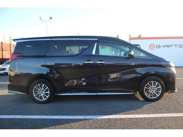 アルファードハイブリッド Ｓ　タイプゴールドＩＩ　後期型　禁煙車　後席モニター　純正１０．５インチナビ　ＪＢＬサウンドシステム　三眼ＬＥＤヘッドライト　全周囲カメラ　ＥＴＣ２．０　両側電動スライドドア　レーダークルーズコントロール（9枚目）