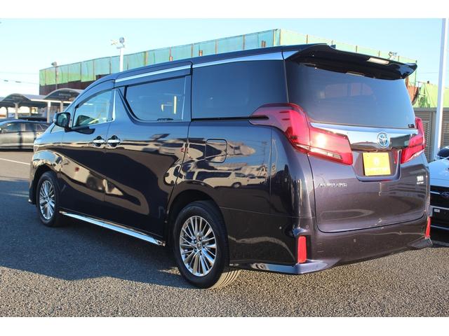 アルファードハイブリッド Ｓ　タイプゴールドＩＩ　後期型　禁煙車　後席モニター　純正１０．５インチナビ　ＪＢＬサウンドシステム　三眼ＬＥＤヘッドライト　全周囲カメラ　ＥＴＣ２．０　両側電動スライドドア　レーダークルーズコントロール（12枚目）