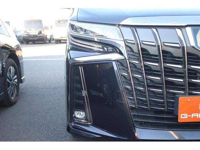 アルファードハイブリッド Ｓ　タイプゴールドＩＩ　後期型　禁煙車　後席モニター　純正１０．５インチナビ　ＪＢＬサウンドシステム　三眼ＬＥＤヘッドライト　全周囲カメラ　ＥＴＣ２．０　両側電動スライドドア　レーダークルーズコントロール（20枚目）