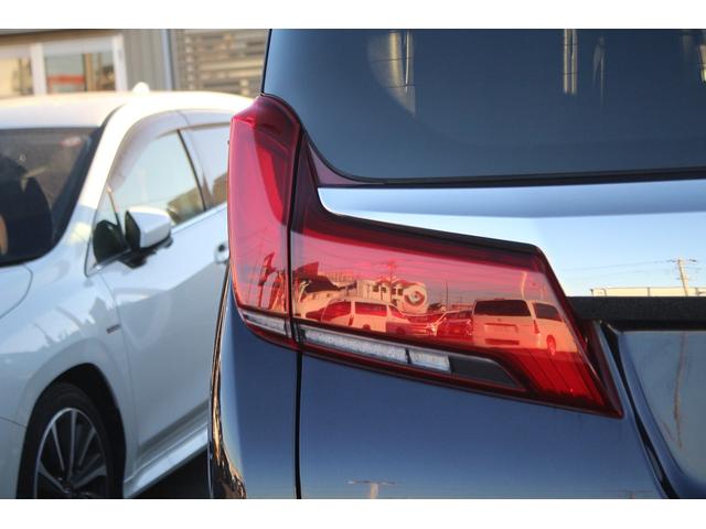 アルファードハイブリッド Ｓ　タイプゴールドＩＩ　後期型　禁煙車　後席モニター　純正１０．５インチナビ　ＪＢＬサウンドシステム　三眼ＬＥＤヘッドライト　全周囲カメラ　ＥＴＣ２．０　両側電動スライドドア　レーダークルーズコントロール（26枚目）