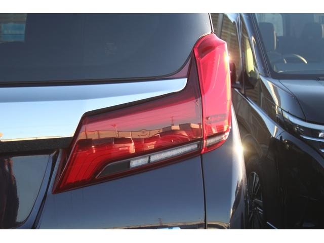 アルファードハイブリッド Ｓ　タイプゴールドＩＩ　後期型　禁煙車　後席モニター　純正１０．５インチナビ　ＪＢＬサウンドシステム　三眼ＬＥＤヘッドライト　全周囲カメラ　ＥＴＣ２．０　両側電動スライドドア　レーダークルーズコントロール（27枚目）