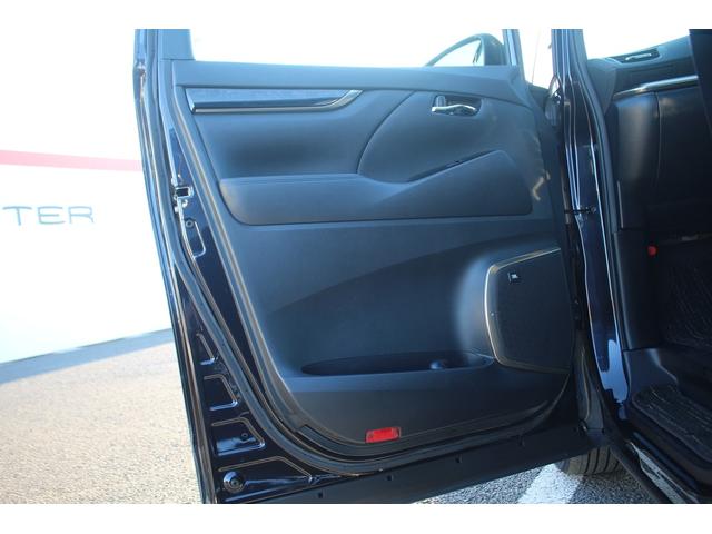 アルファードハイブリッド Ｓ　タイプゴールドＩＩ　後期型　禁煙車　後席モニター　純正１０．５インチナビ　ＪＢＬサウンドシステム　三眼ＬＥＤヘッドライト　全周囲カメラ　ＥＴＣ２．０　両側電動スライドドア　レーダークルーズコントロール（38枚目）
