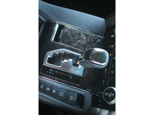 アルファードハイブリッド Ｓ　タイプゴールドＩＩ　後期型　禁煙車　後席モニター　純正１０．５インチナビ　ＪＢＬサウンドシステム　三眼ＬＥＤヘッドライト　全周囲カメラ　ＥＴＣ２．０　両側電動スライドドア　レーダークルーズコントロール（50枚目）