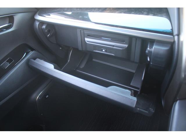 アルファードハイブリッド Ｓ　タイプゴールドＩＩ　後期型　禁煙車　後席モニター　純正１０．５インチナビ　ＪＢＬサウンドシステム　三眼ＬＥＤヘッドライト　全周囲カメラ　ＥＴＣ２．０　両側電動スライドドア　レーダークルーズコントロール（72枚目）