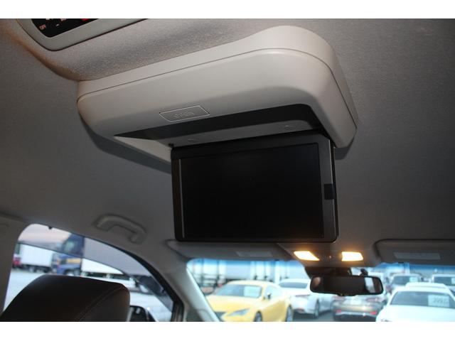 エルグランド ２５０ハイウェイスターＳ　アーバンクロム　後期型　純正１０インチナビ　フリップダウンモニター　アダプティブクルーズコントール　衝突軽減ブレーキ　ＥＴＣ２．０　両側電動スライドドア　シートヒーター　純正１８インチアルミホイール（8枚目）