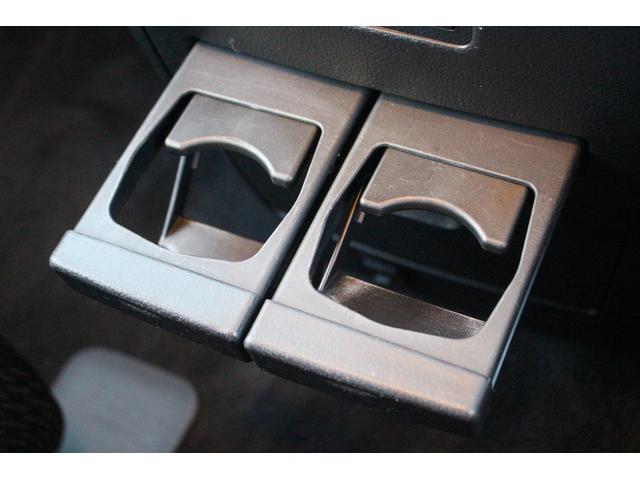 エルグランド ２５０ハイウェイスターＳ　アーバンクロム　後期型　純正１０インチナビ　フリップダウンモニター　アダプティブクルーズコントール　衝突軽減ブレーキ　ＥＴＣ２．０　両側電動スライドドア　シートヒーター　純正１８インチアルミホイール（62枚目）