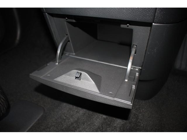 エルグランド ２５０ハイウェイスターＳ　アーバンクロム　後期型　純正１０インチナビ　フリップダウンモニター　アダプティブクルーズコントール　衝突軽減ブレーキ　ＥＴＣ２．０　両側電動スライドドア　シートヒーター　純正１８インチアルミホイール（63枚目）