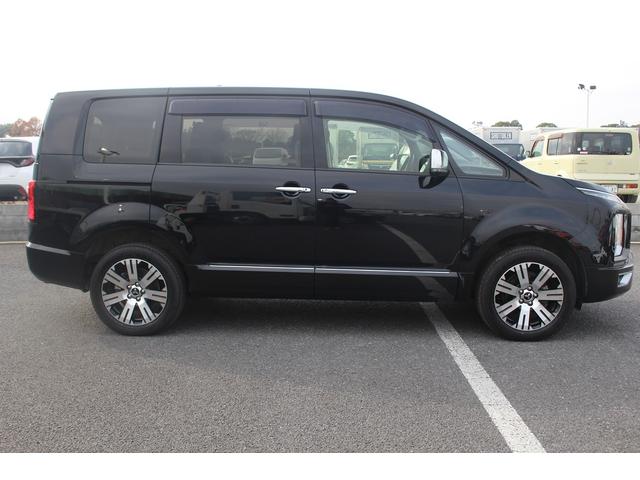 デリカＤ：５ Ｐ　後期型　禁煙車　純正１０．１インチナビ　全周囲カメラ　両側電動スライドドア　電動リアゲート　パワーシート　シートヒーター　ＥＴＣ　アダプティブクルーズコントロール　１５００Ｗ給電　フルセグＴＶ（16枚目）