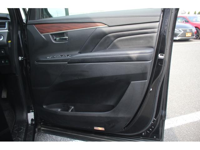 デリカＤ：５ Ｐ　後期型　禁煙車　純正１０．１インチナビ　全周囲カメラ　両側電動スライドドア　電動リアゲート　パワーシート　シートヒーター　ＥＴＣ　アダプティブクルーズコントロール　１５００Ｗ給電　フルセグＴＶ（30枚目）