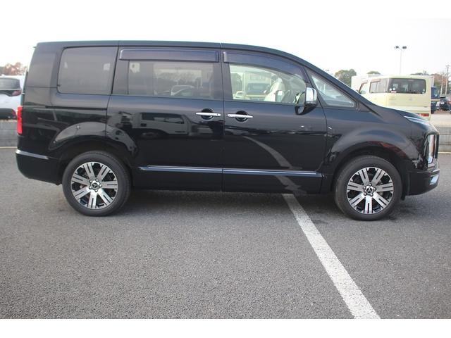 デリカＤ：５ Ｐ　後期型　禁煙車　純正１０．１インチナビ　両側電動スライドドア　アラウンドビューモニター　フルセグＴＶ　アダプティブクルーズコントロール　電動リアゲート　ＬＥＤヘッドライト　ブラインドスポットモニター（16枚目）