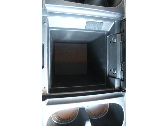 デリカＤ：５ Ｐ　後期型　禁煙車　純正１０．１インチナビ　両側電動スライドドア　アラウンドビューモニター　フルセグＴＶ　アダプティブクルーズコントロール　電動リアゲート　ＬＥＤヘッドライト　ブラインドスポットモニター（62枚目）