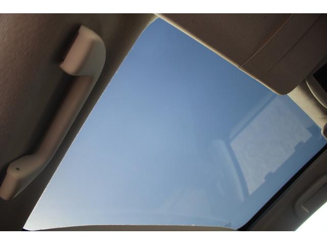 Ｈｏｎｄａ ｅ アドバンス　禁煙車　純正７型ワイドナビ　フルセグＴＶ　全周囲カメラ　純正１７インチアルミホイール　衝突軽減ブレーキシステム　ガラスルーフ　ＥＴＣ　シートヒーター　レーダークルーズコントロール　ＬＥＤヘッドライト（8枚目）