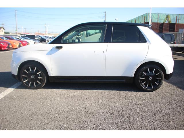 Ｈｏｎｄａ ｅ アドバンス　禁煙車　純正７型ワイドナビ　フルセグＴＶ　全周囲カメラ　純正１７インチアルミホイール　衝突軽減ブレーキシステム　ガラスルーフ　ＥＴＣ　シートヒーター　レーダークルーズコントロール　ＬＥＤヘッドライト（13枚目）