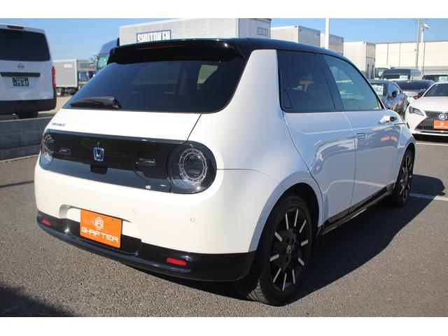 Ｈｏｎｄａ ｅ アドバンス　禁煙車　純正７型ワイドナビ　フルセグＴＶ　全周囲カメラ　純正１７インチアルミホイール　衝突軽減ブレーキシステム　ガラスルーフ　ＥＴＣ　シートヒーター　レーダークルーズコントロール　ＬＥＤヘッドライト（16枚目）