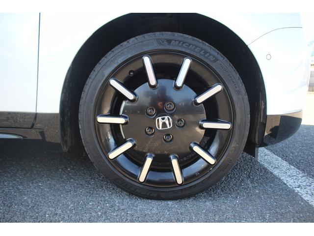 Ｈｏｎｄａ ｅ アドバンス　禁煙車　純正７型ワイドナビ　フルセグＴＶ　全周囲カメラ　純正１７インチアルミホイール　衝突軽減ブレーキシステム　ガラスルーフ　ＥＴＣ　シートヒーター　レーダークルーズコントロール　ＬＥＤヘッドライト（19枚目）