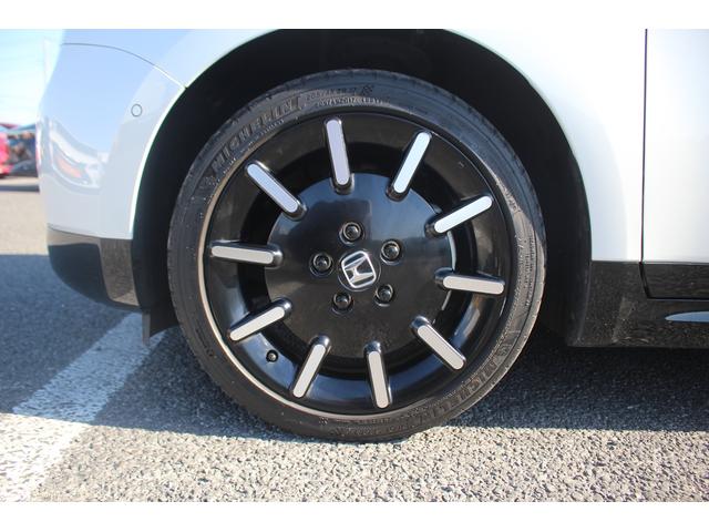 Ｈｏｎｄａ ｅ アドバンス　禁煙車　純正７型ワイドナビ　フルセグＴＶ　全周囲カメラ　純正１７インチアルミホイール　衝突軽減ブレーキシステム　ガラスルーフ　ＥＴＣ　シートヒーター　レーダークルーズコントロール　ＬＥＤヘッドライト（20枚目）