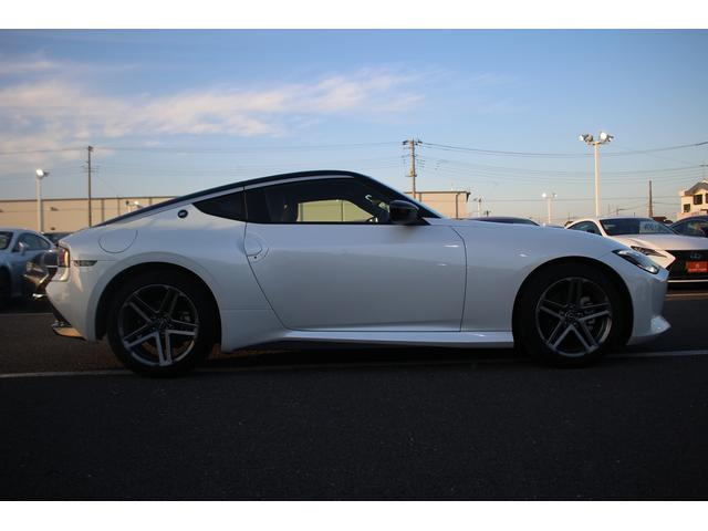 フェアレディＺ バージョンＴ　禁煙車　純正９型ナビ　フルセグＴＶ　バックカメラ　ＢＯＳＥサウンド　衝突軽減システム　純正１８インチアルミホイール　ＥＴＣ　レーダークルーズコントロール　クリアランスソナー　シートヒーター（18枚目）