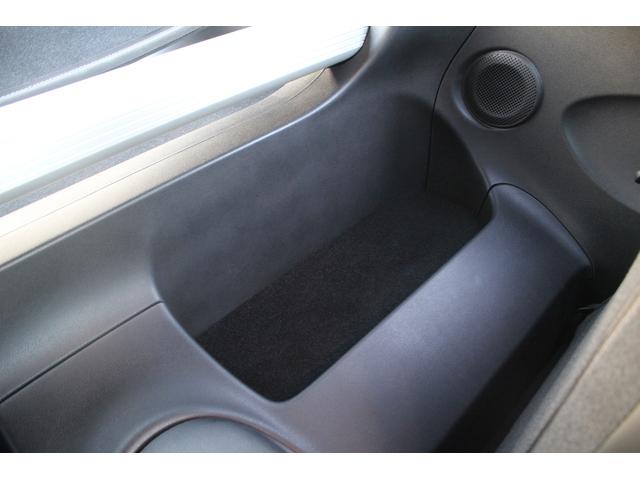 フェアレディＺ バージョンＴ　禁煙車　純正９型ナビ　フルセグＴＶ　バックカメラ　ＢＯＳＥサウンド　衝突軽減システム　純正１８インチアルミホイール　ＥＴＣ　レーダークルーズコントロール　クリアランスソナー　シートヒーター（66枚目）