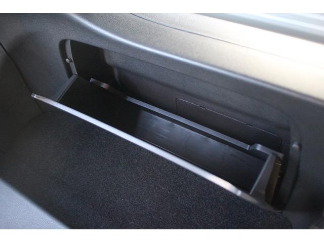 フェアレディＺ バージョンＴ　禁煙車　純正９型ナビ　フルセグＴＶ　バックカメラ　ＢＯＳＥサウンド　衝突軽減システム　純正１８インチアルミホイール　ＥＴＣ　レーダークルーズコントロール　クリアランスソナー　シートヒーター（68枚目）