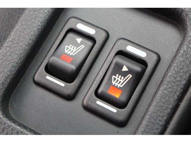 ８６ ＧＴリミテッド　ブラックパッケージ　後期型　禁煙車　６速マニュアル　純正ナビ　フルセグＴＶ　バックカメラ　シートヒーター　ＥＴＣ２．０　オートクルーズコントロール　ＬＥＤヘッドライト　ハーフレザーシート　Ｂｌｕｅｔｏｏｔｈ（6枚目）