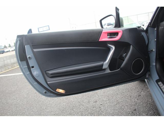 ８６ ＧＴリミテッド　ブラックパッケージ　後期型　禁煙車　６速マニュアル　純正ナビ　フルセグＴＶ　バックカメラ　シートヒーター　ＥＴＣ２．０　オートクルーズコントロール　ＬＥＤヘッドライト　ハーフレザーシート　Ｂｌｕｅｔｏｏｔｈ（44枚目）