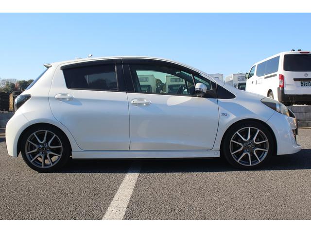 ヴィッツ RS G’s 後期型 禁煙車 5MT 純正17インチアルミホイール HIDヘッドライト 電動格納ミラ- オートライト ETC フォグライト キーレスエントリー LEDイルミネーションビーム(14枚目)