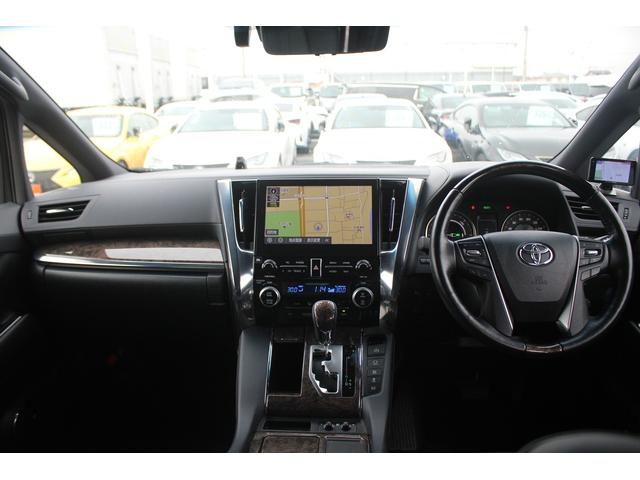 アルファードハイブリッド エグゼクティブラウンジ　後期型　禁煙車　ＪＢＬプレミアムサウンド　純正１０．５インチナビ　フルセグＴＶ　バックカメラ　後席モニター　電動リアゲート　レーダークルーズコントロール　　ＥＴＣ２．０　デジタルインナーミラー（48枚目）