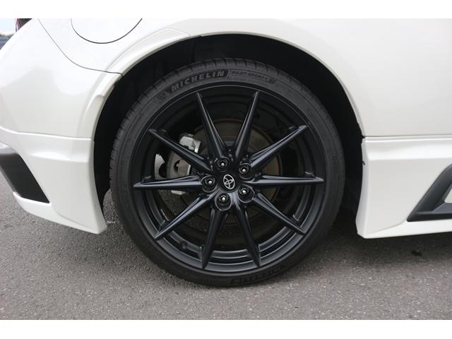 ＧＲ８６ ＲＺ　６ＭＴ／ＧＲエアロ／４本出しマフラー／カーボンボンネット／純正８型ナビ／地デジ／バックカメラ／純正１８ＡＷ／（25枚目）