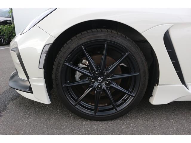 ＧＲ８６ ＲＺ　６ＭＴ／ＧＲエアロ／４本出しマフラー／カーボンボンネット／純正８型ナビ／地デジ／バックカメラ／純正１８ＡＷ／（27枚目）