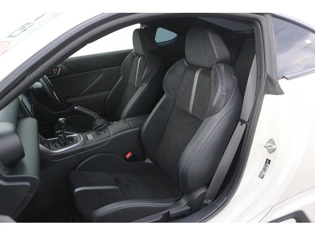 ＧＲ８６ ＲＺ　６ＭＴ／ＧＲエアロ／４本出しマフラー／カーボンボンネット／純正８型ナビ／地デジ／バックカメラ／純正１８ＡＷ／（36枚目）