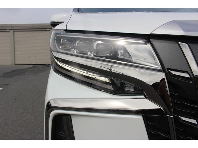 アルファード ２．５Ｓ　タイプゴールド　禁煙車　サンルーフ　後席モニター　純正９型ナビ　バックカメラ　衝突軽減　レーダークルーズ　３眼ＬＥＤヘッドライト　電動リアゲート　両側電動スライドドア　ＥＴＣ　ハーフレザー　クリアランスソナー（19枚目）