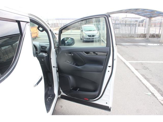 アルファード ２．５Ｓ　タイプゴールド　禁煙車　サンルーフ　後席モニター　純正９型ナビ　バックカメラ　衝突軽減　レーダークルーズ　３眼ＬＥＤヘッドライト　電動リアゲート　両側電動スライドドア　ＥＴＣ　ハーフレザー　クリアランスソナー（30枚目）