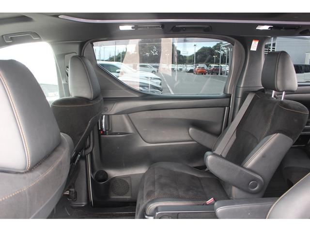 アルファード ２．５Ｓ　タイプゴールド　禁煙車　サンルーフ　後席モニター　純正９型ナビ　バックカメラ　衝突軽減　レーダークルーズ　３眼ＬＥＤヘッドライト　電動リアゲート　両側電動スライドドア　ＥＴＣ　ハーフレザー　クリアランスソナー（31枚目）