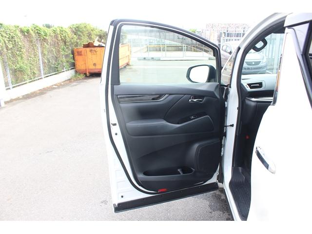 アルファード ２．５Ｓ　タイプゴールド　禁煙車　サンルーフ　後席モニター　純正９型ナビ　バックカメラ　衝突軽減　レーダークルーズ　３眼ＬＥＤヘッドライト　電動リアゲート　両側電動スライドドア　ＥＴＣ　ハーフレザー　クリアランスソナー（35枚目）