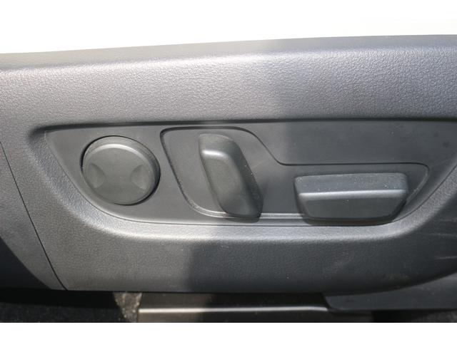 ＣＸ－６０ ＸＤ　エクスクルーシブモード　白革シート／純正１２．３型ナビ／地デジ／全周囲カ衝突軽衝ブレーキ／レーダークルーズコントロール／ＬＥＤヘッドライト／シートヒーター／シートベンチレーション／禁煙車／純正アルミホイール／（69枚目）