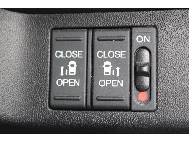ステップワゴンスパーダ ｅ：ＨＥＶスパーダ　Ｇ・ＥＸ　ホンダセンシング　社外ナビ／地デジ／バックカメラ／両側電動／デジタルインナーミラー／衝突軽減／レーダークルーズ／ハーフレザーシート／（6枚目）