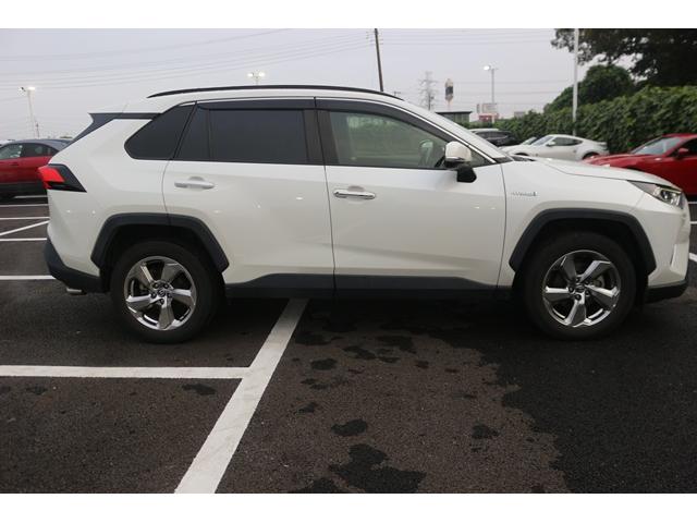ＲＡＶ４ ハイブリッドＧ　黒革シート／シートヒーター／レーダークルーズ／衝突軽減／ＥＴＣ／４ＷＤ／パワーシート／純正１８ＡＷ／ＡＴマニュアルモード／ＬＥＤヘッドライト／電動Ｒゲート／ＡＢＳパワステ／電動格納ミラー（4枚目）