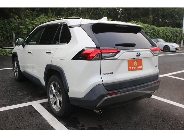 ＲＡＶ４ ハイブリッドＧ　黒革シート／シートヒーター／レーダークルーズ／衝突軽減／ＥＴＣ／４ＷＤ／パワーシート／純正１８ＡＷ／ＡＴマニュアルモード／ＬＥＤヘッドライト／電動Ｒゲート／ＡＢＳパワステ／電動格納ミラー（7枚目）