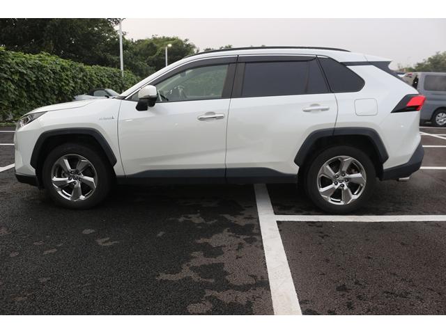 ＲＡＶ４ ハイブリッドＧ　黒革シート／シートヒーター／レーダークルーズ／衝突軽減／ＥＴＣ／４ＷＤ／パワーシート／純正１８ＡＷ／ＡＴマニュアルモード／ＬＥＤヘッドライト／電動Ｒゲート／ＡＢＳパワステ／電動格納ミラー（8枚目）