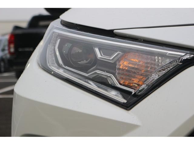 ＲＡＶ４ ハイブリッドＧ　黒革シート／シートヒーター／レーダークルーズ／衝突軽減／ＥＴＣ／４ＷＤ／パワーシート／純正１８ＡＷ／ＡＴマニュアルモード／ＬＥＤヘッドライト／電動Ｒゲート／ＡＢＳパワステ／電動格納ミラー（14枚目）
