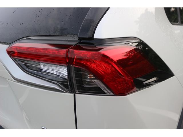 ＲＡＶ４ ハイブリッドＧ　黒革シート／シートヒーター／レーダークルーズ／衝突軽減／ＥＴＣ／４ＷＤ／パワーシート／純正１８ＡＷ／ＡＴマニュアルモード／ＬＥＤヘッドライト／電動Ｒゲート／ＡＢＳパワステ／電動格納ミラー（16枚目）
