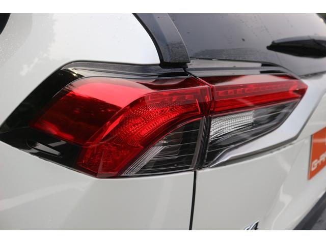 ＲＡＶ４ ハイブリッドＧ　黒革シート／シートヒーター／レーダークルーズ／衝突軽減／ＥＴＣ／４ＷＤ／パワーシート／純正１８ＡＷ／ＡＴマニュアルモード／ＬＥＤヘッドライト／電動Ｒゲート／ＡＢＳパワステ／電動格納ミラー（17枚目）